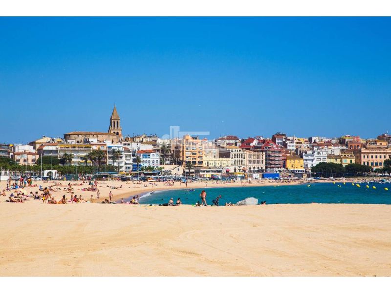 Foto d96bd41f-29ef-4ac5-9f4e-12c32505b171. Pis a Avinguda Catalunya Palamós
