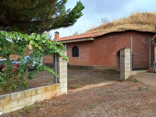 Terreno residenziale in Ardón. Finca rustica con bodega