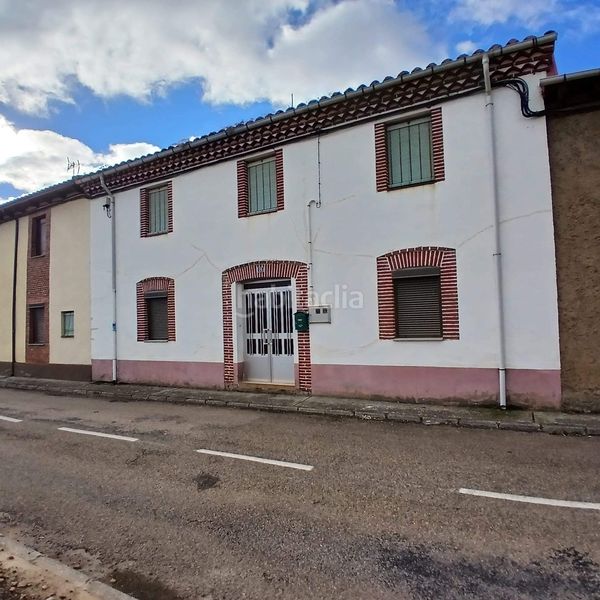 Foto 2c968845-2d83-43b1-9c54-dd2cd3a00bcd. Casa in calle calle principal 25 in Ardón