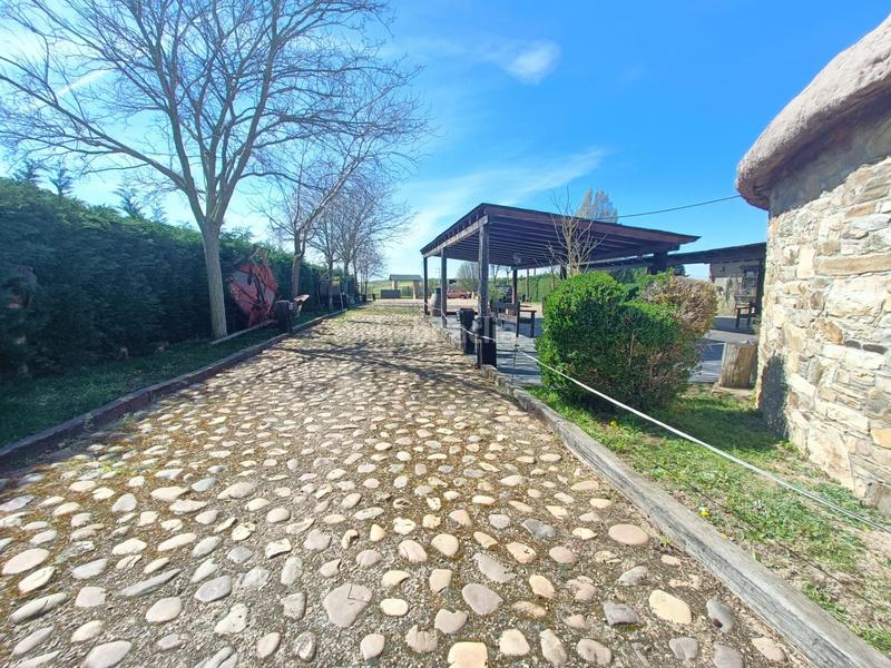 Foto cb64a884-aa10-4cb5-bbed-a353c2f61ae8. Geschäftsraum in Valdefresno