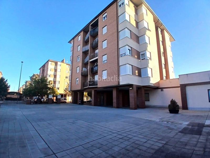 Foto dd1b49c9-6b23-4f23-b398-5709d5e5b731. Pis a calle pablo de azcarate y florez 1 a El Soto León