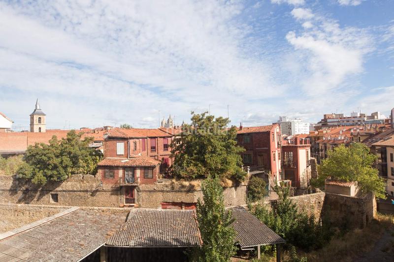 Foto d3351876-b047-4a1e-8976-41b39b105b0d. Etagenwohnung mit heizung in Casco Antiguo León