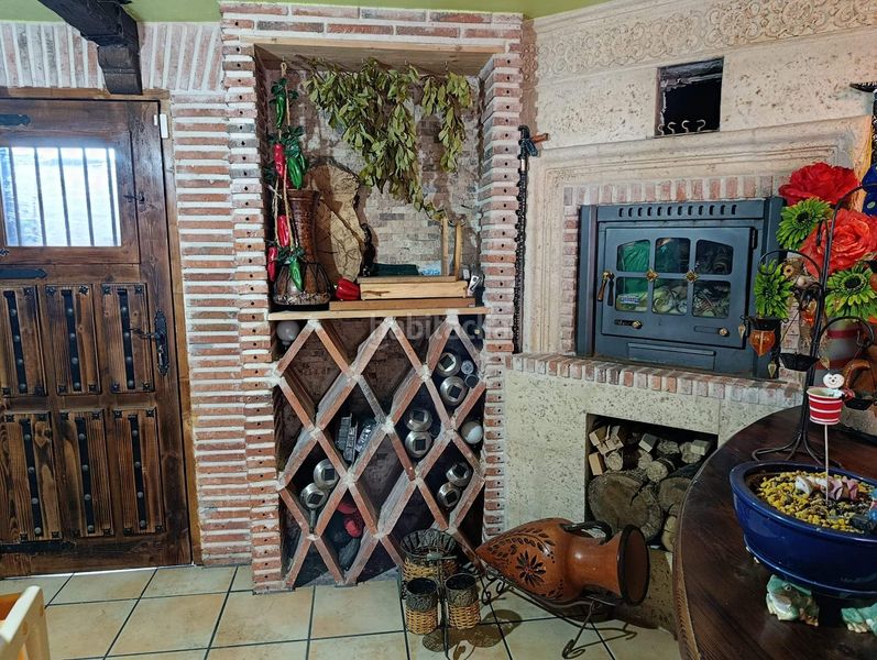 Foto af87e819-c6f3-45ef-819c-82cb85be6c0a. Casa adossada amb aparcament a Valverde de la Virgen