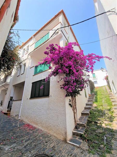 Foto 4818c710-dcb0-40fe-837a-101f411b6bee. Casa  dividida en 3 apartamentos en la zona antigua en Cadaqués
