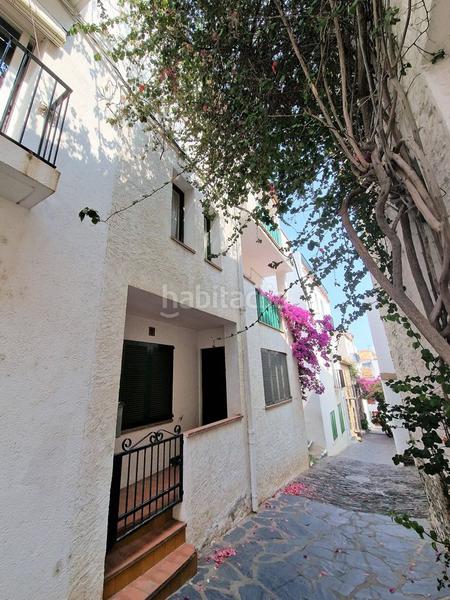 Foto e51ba3ba-8402-4555-839d-8fbabf0b2161. Casa  dividida en 3 apartamentos en la zona antigua en Cadaqués