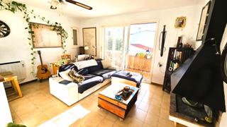 Apartament a Cadaqus. Apartamento con balcn, desde el que se aprecia el mar, en una z