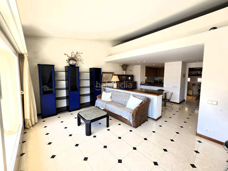 Foto 10aae6a5-6dc3-4e32-826f-b5d69087f0f7. Casa adossada amb xemeneia calefacció aparcament a Cadaqués