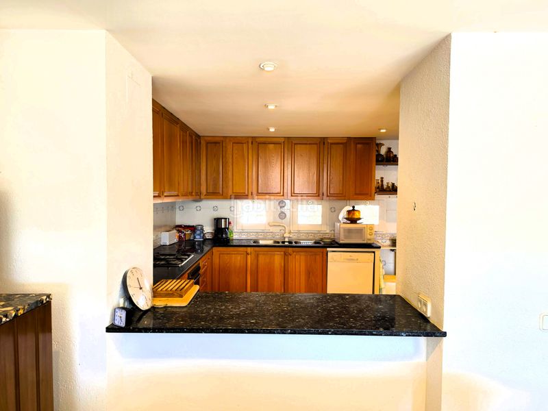 Foto 5e96103a-6e1a-4500-9d8f-1ea003992b7d. Casa adossada amb xemeneia calefacció aparcament a Cadaqués