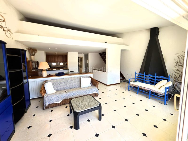 Foto 87779f68-94c1-4c3e-9be5-8e858864d5ab. Casa adossada amb xemeneia calefacció aparcament a Cadaqués