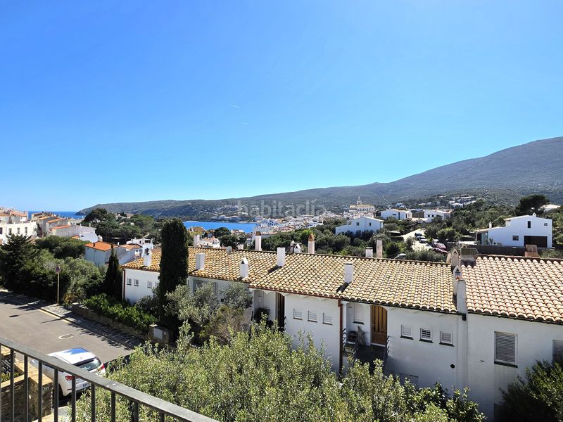 Foto b32ab521-cc3b-48b7-83c1-b6f559eefe4a. Casa adossada amb xemeneia calefacció aparcament a Cadaqués