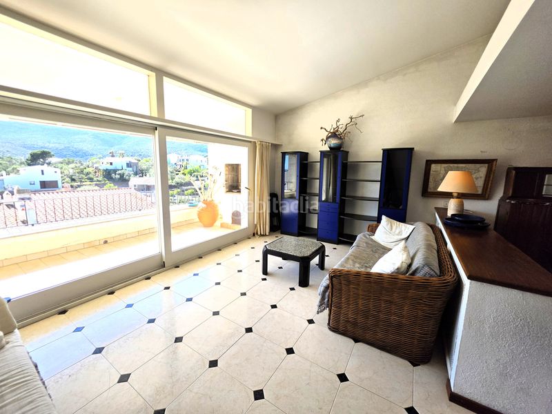 Foto bd2daac2-fd73-45eb-8a50-978a24bb8811. Casa adossada amb xemeneia calefacció aparcament a Cadaqués