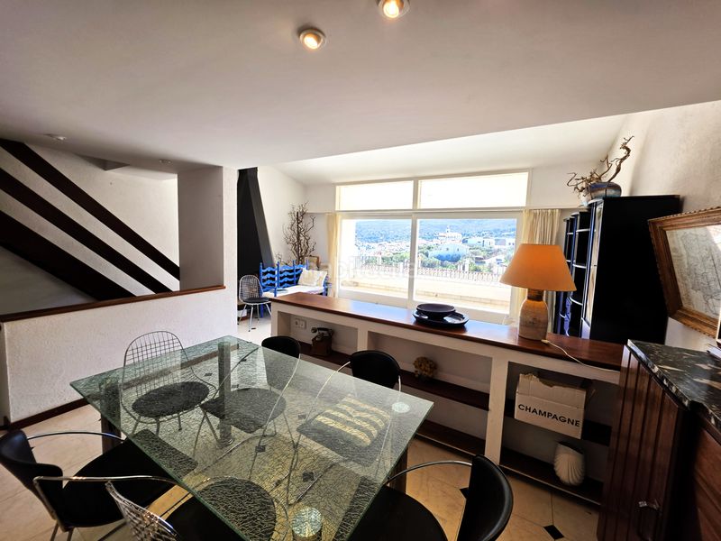 Foto f3c447a9-d334-4b35-a873-05879f13fc92. Casa adossada amb xemeneia calefacció aparcament a Cadaqués