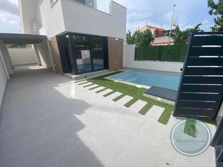 Haus  Calle doctor fernando de la puente ramos. Villas