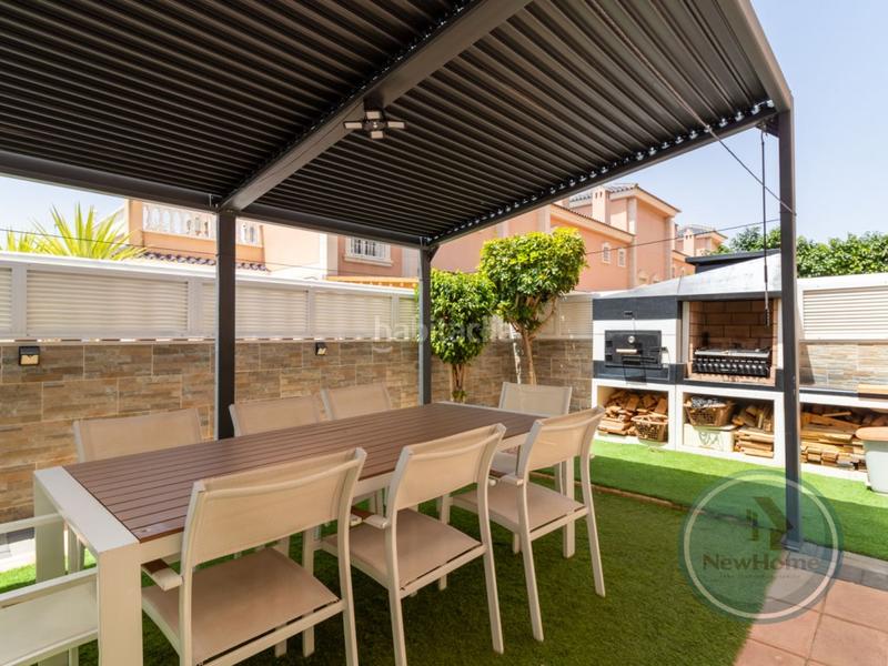 Foto 49707b3b-4623-4158-919b-01c41486729c. Casa a schiera con parcheggio piscina in Puerto Marino Santa Pola