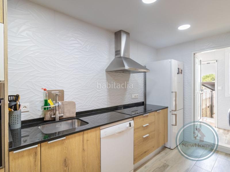 Foto 575c1c00-8846-4def-a9d3-1d4ac38755fb. Casa a schiera con parcheggio piscina in Puerto Marino Santa Pola