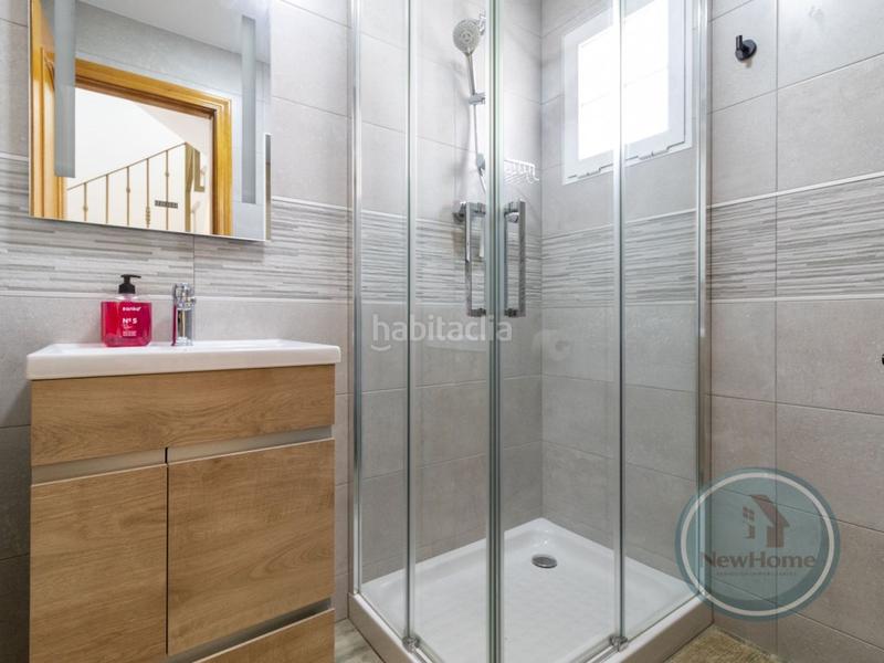 Foto b0836c5b-b6a9-4cd5-bee6-b7e2def81ea4. Casa a schiera con parcheggio piscina in Puerto Marino Santa Pola