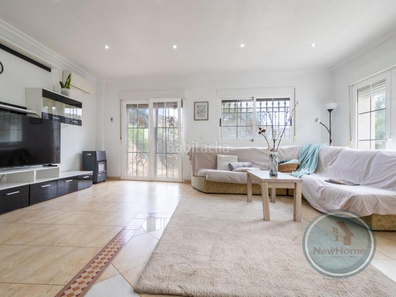 Foto d6e989f7-de1d-4d54-9cb4-43ae58673df5. Maison jumelée avec parking dans Rojales