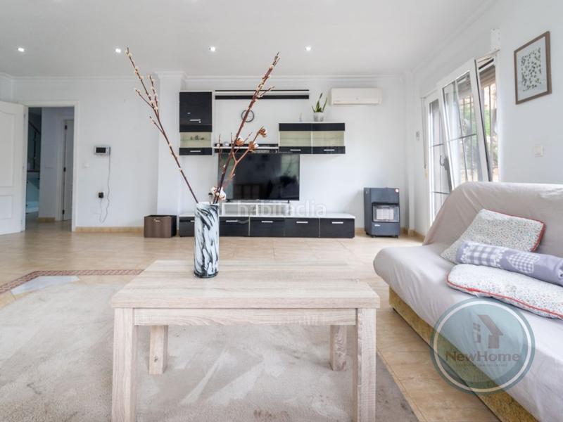 Foto d9e98f81-ca6a-4ad6-9b49-46a00761ca7f. Maison jumelée avec parking dans Rojales