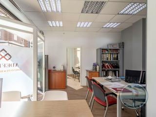 Local commercial  Calle olegario domarco seller. Local en esquina!!