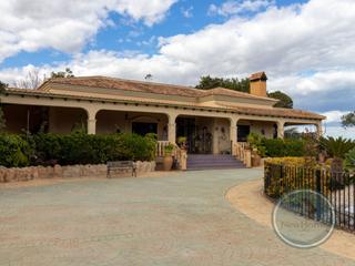 Chalet à Valverde. Chalet con amplias zonas e instalaciones de lujo