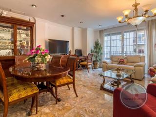 Casa aparellada  Calle mariano benlliure. Para toda la familia