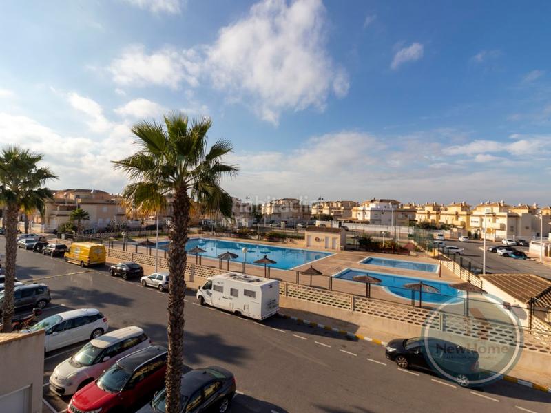 Foto 4c081c77-2ff1-409f-ac0f-b6ea64b20307. Casa adosada ideal para vivir en la playa! en Monte Faro-Altomar II Santa Pola