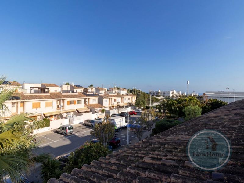 Foto bd238bf9-f4b2-412d-8579-6e493d7eb1cd. Casa adosada ideal para vivir en la playa! en Monte Faro-Altomar II Santa Pola