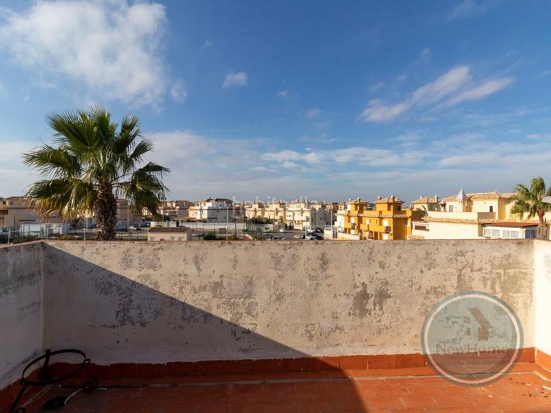 Foto f9c599d6-eb81-45f2-88da-a352c9f6f34f. Casa adosada ideal para vivir en la playa! en Monte Faro-Altomar II Santa Pola