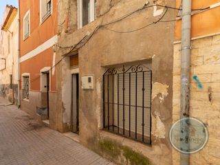 Casa aparellada  Calle san diego. Gran potencial en una ubicación espectacular!