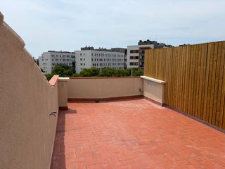 Penthouse in Carrer de laureà miró 64. Atico de 4 habitaciones y 3 baños, con magnifica terraza de 32 m