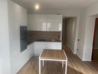 Planta baja en Carrer de laureà miró 64. Piso bajo reformado con mucha luz, ideal para independizarse