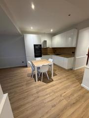 Planta baixa a Carrer de laureà miró 64. Piso bajo reformado con mucha luz, ideal para independizarse