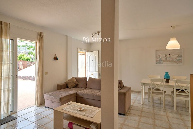 Foto 81587a85-cf5d-435c-b515-0aa51b11fd6b. Casa adossada amb aparcament piscina a Chayofa Arona