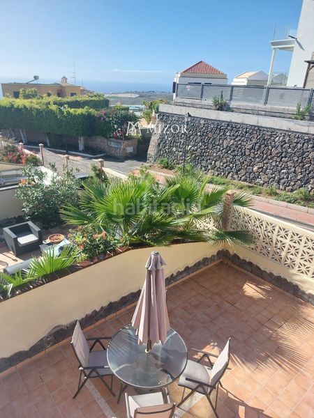 Foto e933a900-7cd2-49f9-a66b-fdb86a4834c0. Casa adossada amb aparcament piscina a Chayofa Arona