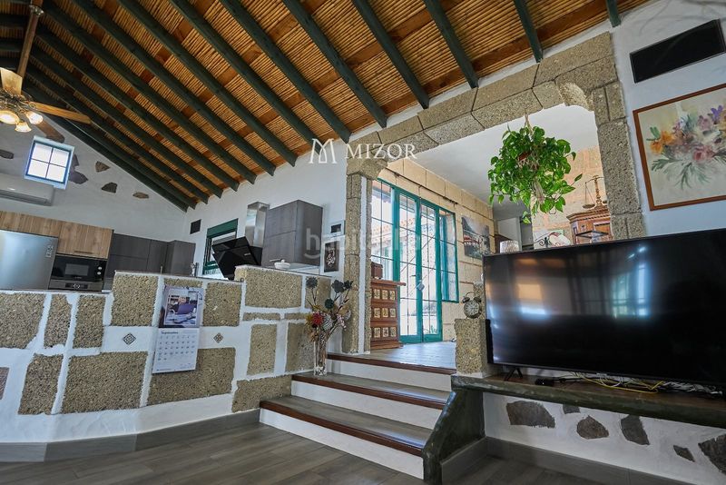 Foto a12fdeeb-c894-478c-b680-8af10984e231. Casa amb aparcament a Guía de Isora interior Guía de Isora