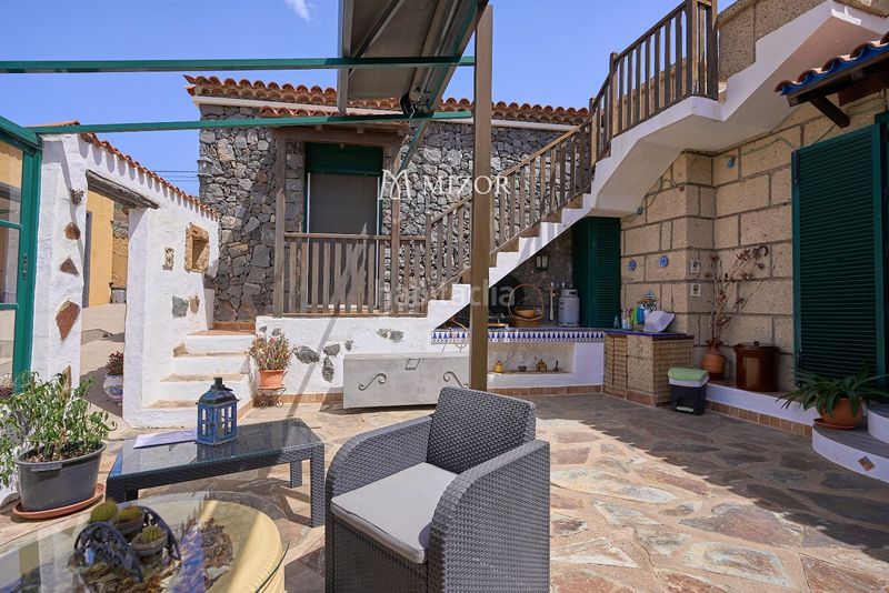 Foto a2f46e3e-b62d-4bf9-a5eb-c41ace446cea. Casa amb aparcament a Guía de Isora interior Guía de Isora