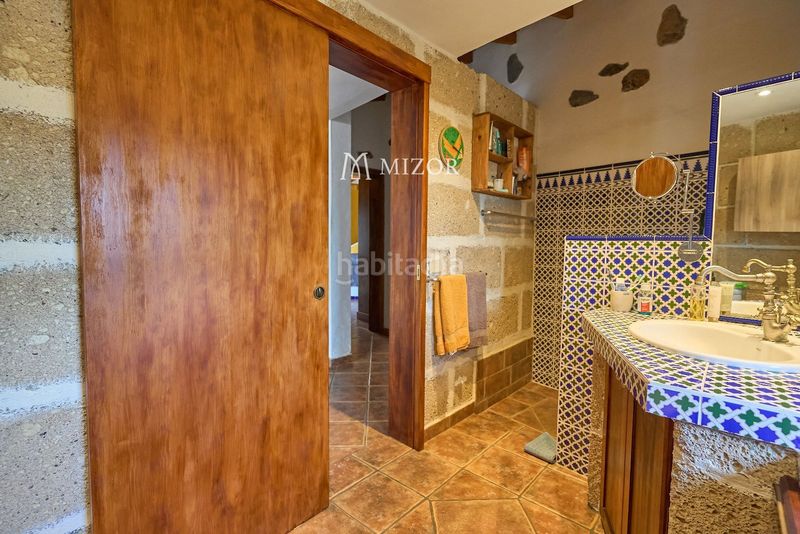 Foto f3610468-c4ef-4575-b8e8-f5e99b7406d0. Casa amb aparcament a Guía de Isora interior Guía de Isora