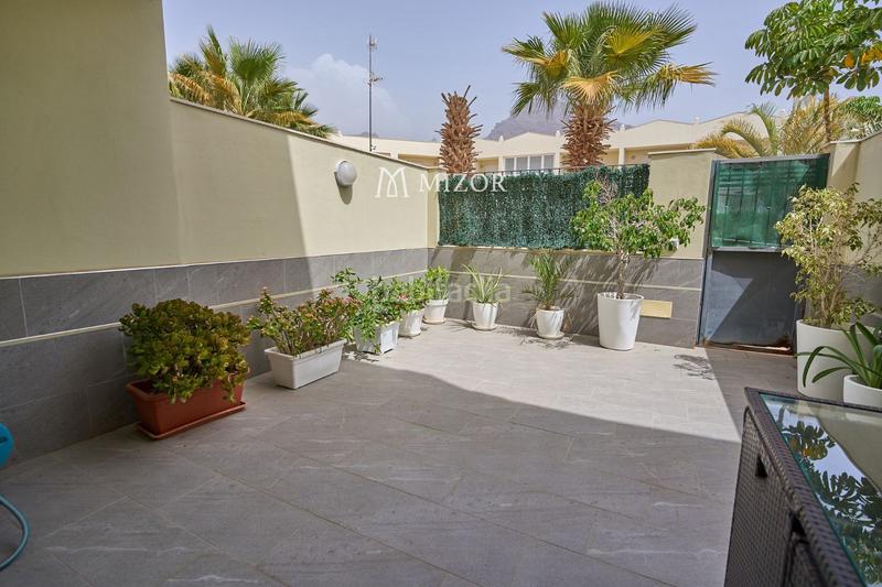 Foto b7069b2a-2d79-48b5-8480-7286910e98bc. Casa a schiera con parcheggio piscina in Playa Fañabé Alto Adeje