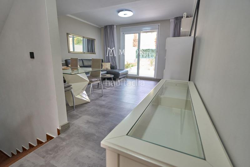 Foto d98d46eb-4c38-447e-9d58-6c46f54b740a. Casa a schiera con parcheggio piscina in Playa Fañabé Alto Adeje