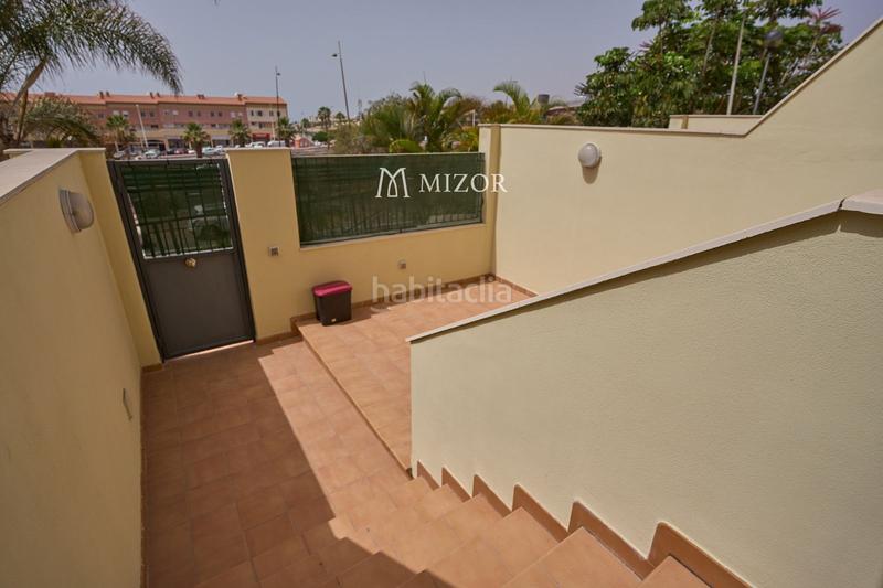 Foto ef7fdd7c-81ff-45b4-9905-0f3b01e9414c. Casa a schiera con parcheggio piscina in Playa Fañabé Alto Adeje