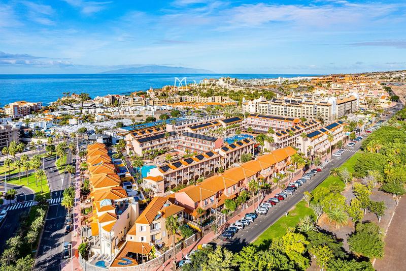 Foto b8292e7b-c5f4-4a5f-8262-f07dbd7aed33. Maison avec parking piscine dans Playa del Duque Adeje