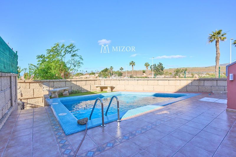 Foto 02cff107-ade9-4dea-99f4-04ffdd5f272e. Casa adossada amb aparcament piscina a Playa de Fañabé Adeje