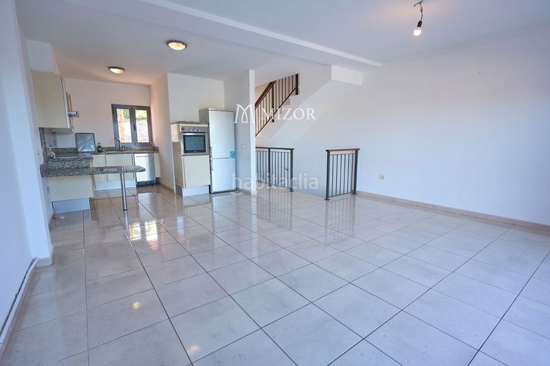 Foto 15b5d15b-eee1-4bff-b613-ac79d09bbad8. Casa adossada amb aparcament piscina a Playa de Fañabé Adeje