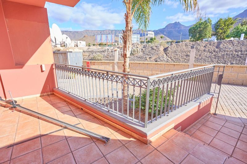 Foto 38f66678-93ae-4e7d-aeb4-70b85f958b7f. Casa adossada amb aparcament piscina a Playa de Fañabé Adeje