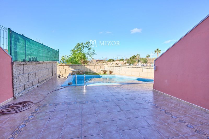 Foto 7fcf238b-ebdc-4baa-98e7-6ad846c26242. Casa adossada amb aparcament piscina a Playa de Fañabé Adeje