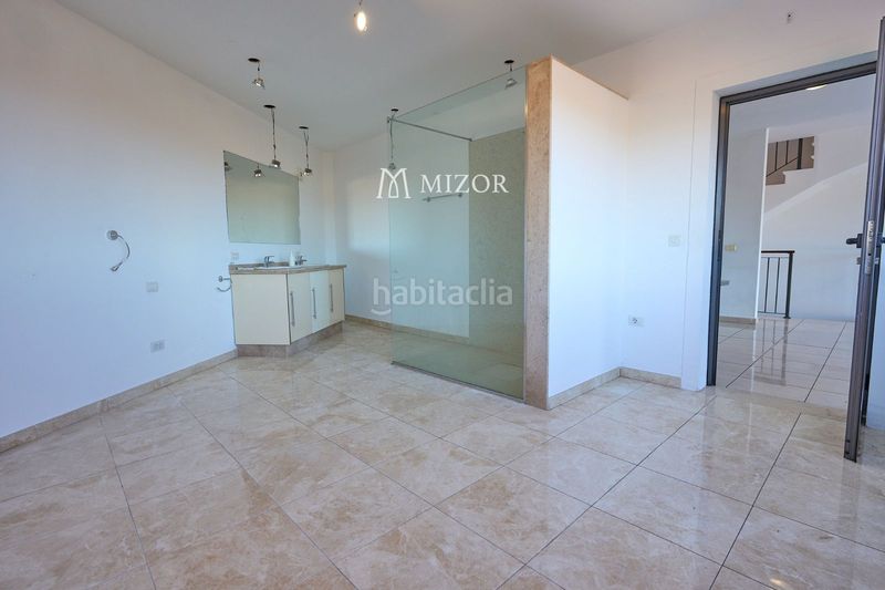 Foto 85f19cbd-9f24-4228-ad16-04d43b390c20. Casa adossada amb aparcament piscina a Playa de Fañabé Adeje