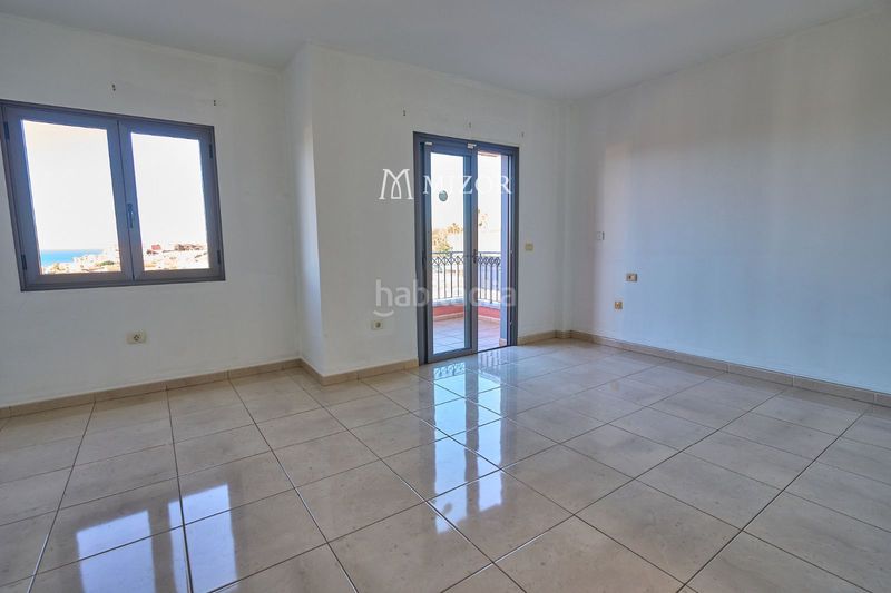 Foto aaa22d62-b8f4-4d35-b2bd-05dbe1c8201b. Casa adossada amb aparcament piscina a Playa de Fañabé Adeje