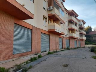 Lloguer Local Comercial a Calle vista blanca 99. Se alquila local en basto