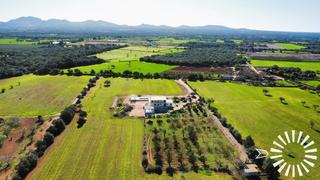 Masia a Poligono 1 165. Finca de 380m2 con piscina en son mesquida