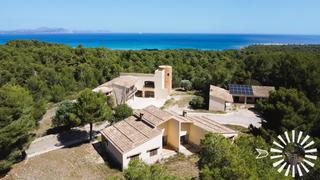 Masia  Sa canova. Propiedad aislada frente al mar en arta con 600.000 m2